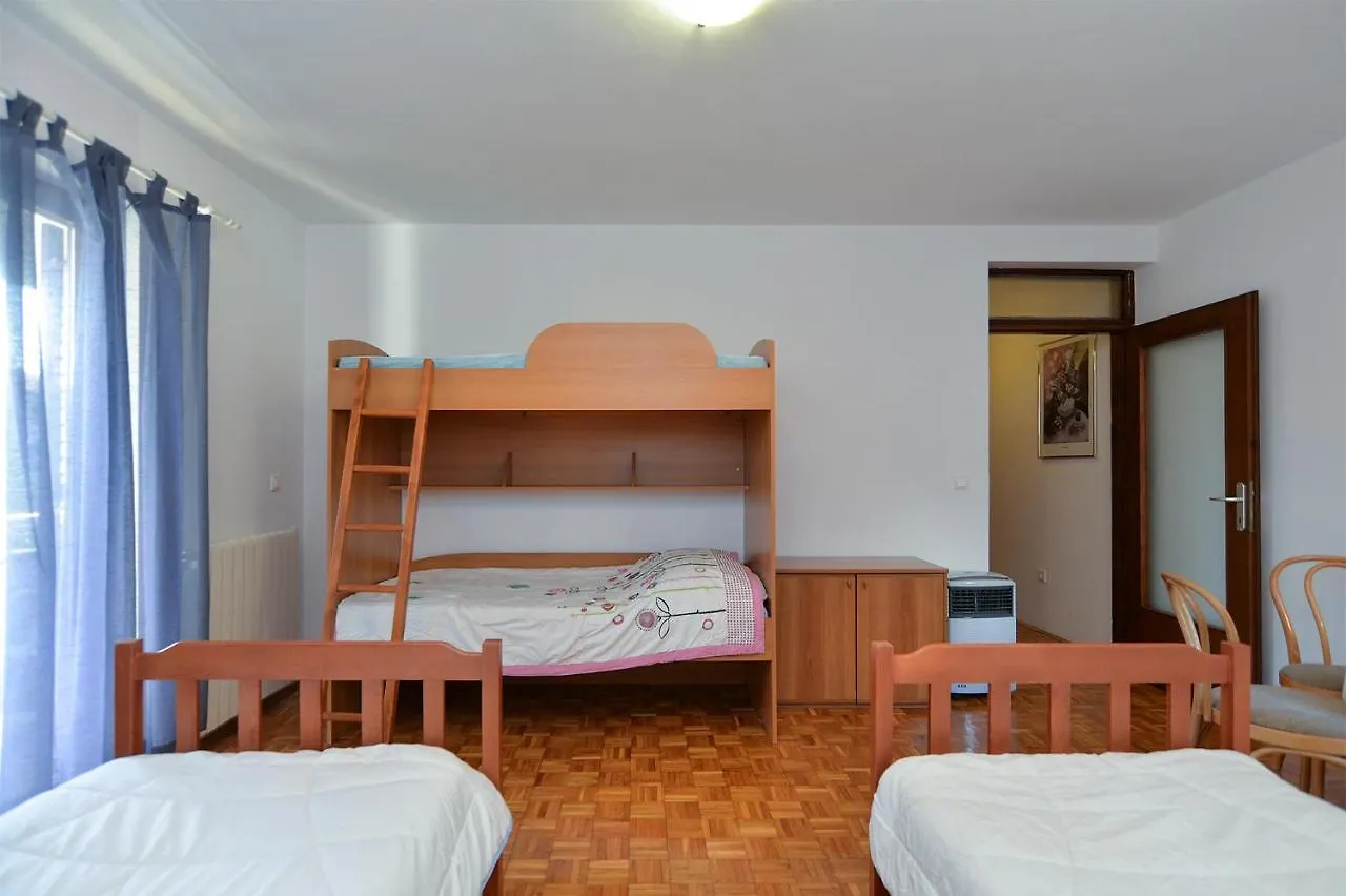 Apartment Boris 2058 Fazana