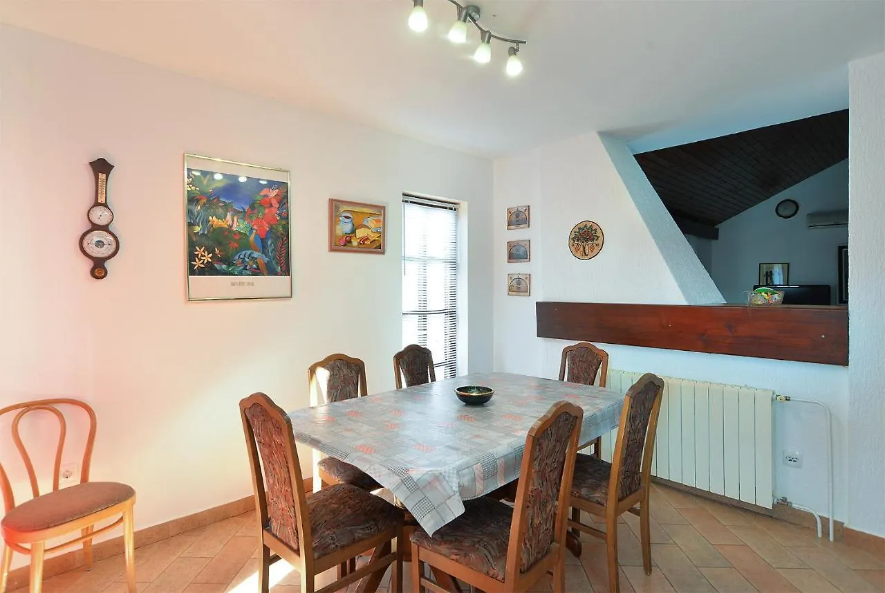 Apartment Boris 2058 Fazana